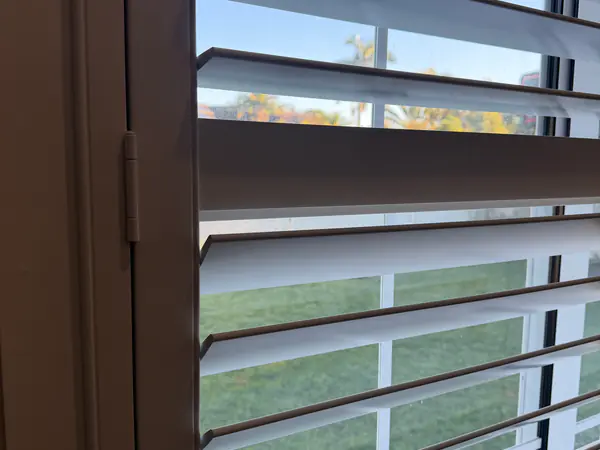 Hinged and fixed panel plantation shutters